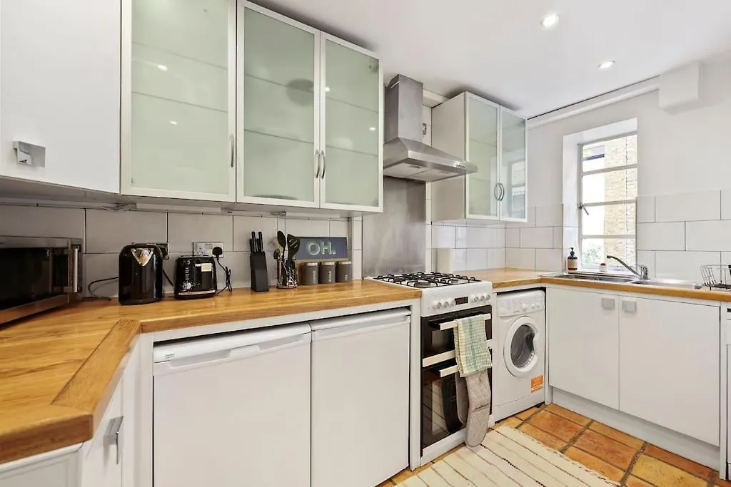 Cozy Private 1-Bedroom Apartment Short Term Rental & Flexible Renting Hoxton With Free Wifi London 0*,