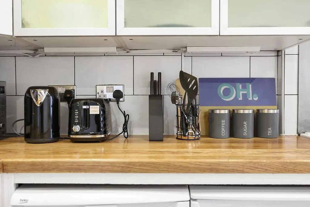 Cozy Private 1-Bedroom Apartment Short Term Rental & Flexible Renting Hoxton With Free Wifi London 0*,  United Kingdom
